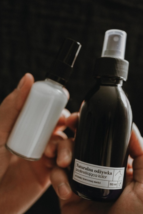 AIO Nature - Naturalna odżywka podkreślająca kolor do białej i kremowej sierści dla psa AIO Nature - Naturalna odżywka podkreślająca kolor do białej i kremowej sierści dla psa