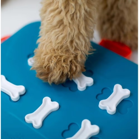 Nina Ottosson Dog Casino Level 3 - gra interaktywna dla psów, poziom 3