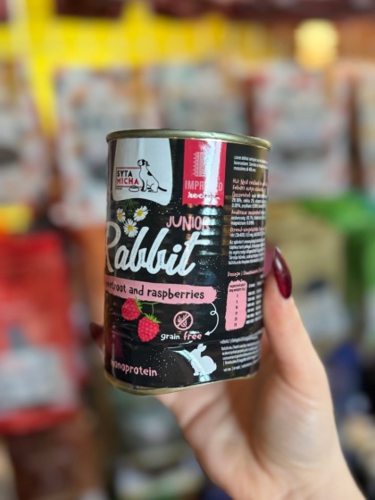 SYTA MICHA JUNIOR - Karma mokra dla szczeniąt królik z burakiem i malinami 400g - wygięta puszka